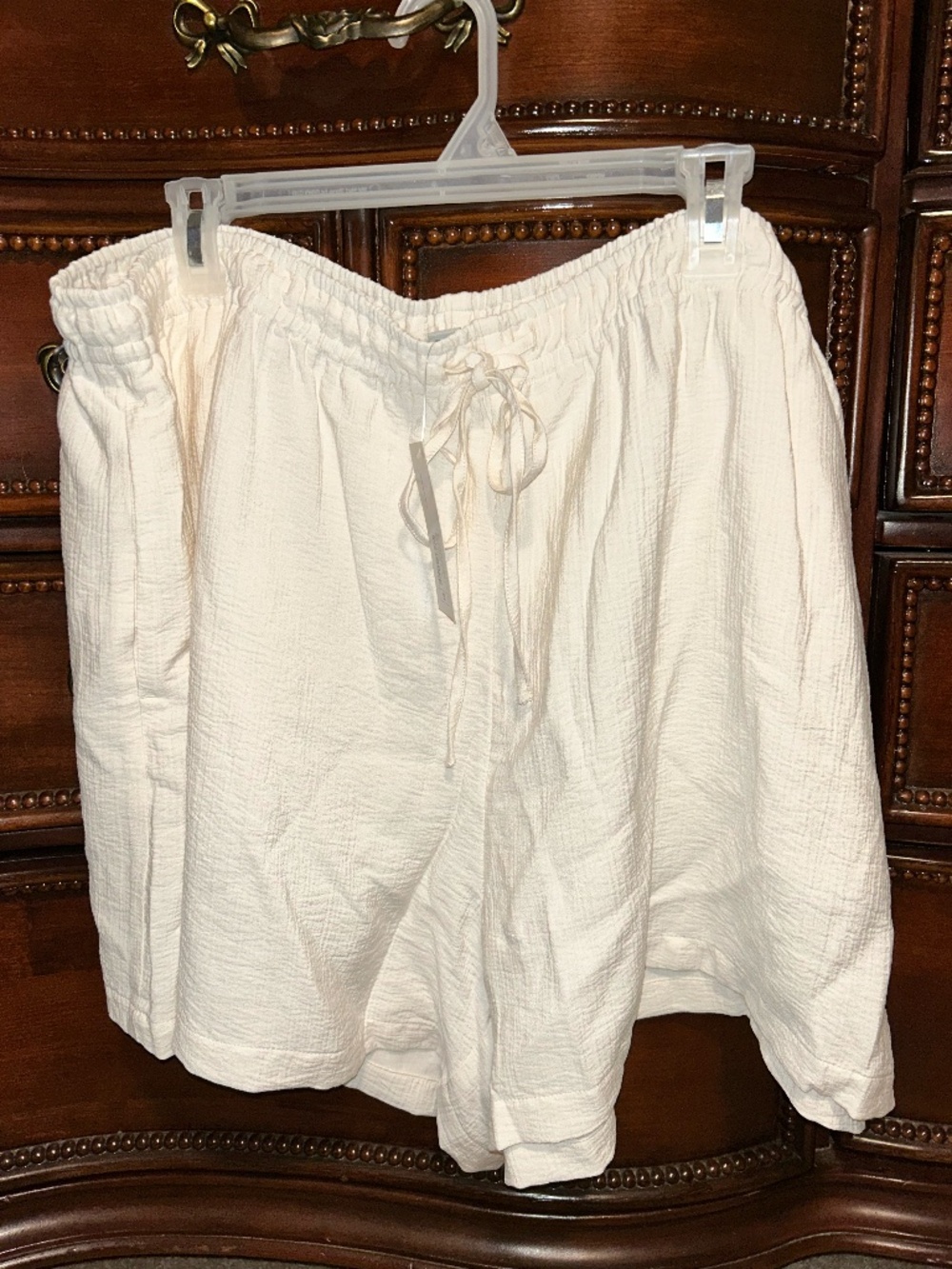 NWT 2XL cream shorts